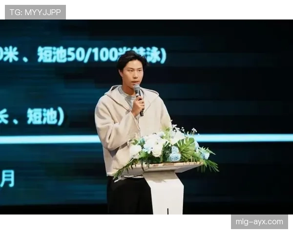 覃海洋训练完直接去奢侈品店刷卡，柜姐以为他是替老板跑腿的